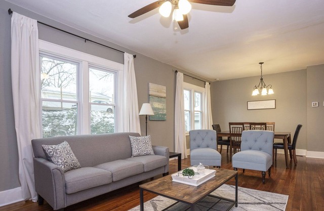Apartamento moderno y luminoso | Restaurantes transitables | 2 millas al centro de Grand Rapids