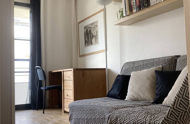 Modern Bright Loft South Paris. Direct Connection to Metro and Airport. Parking