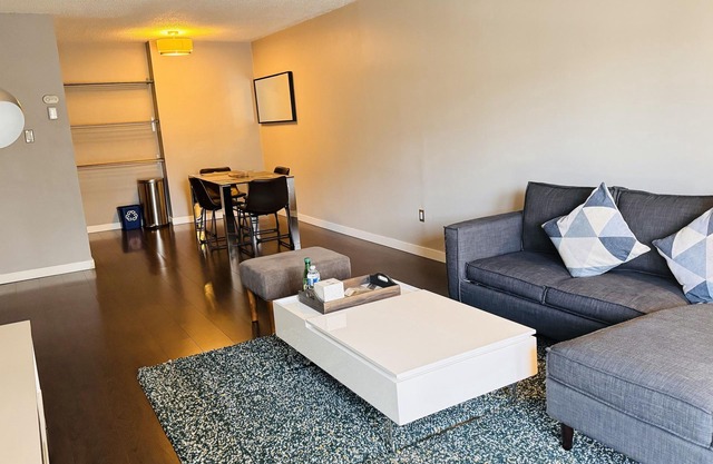 Modern & Bright West Broadway & Oak 1 Bedroom Unit