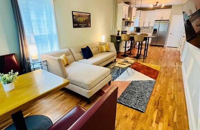 Modern Bungalow | Quiet Downtown Oasis