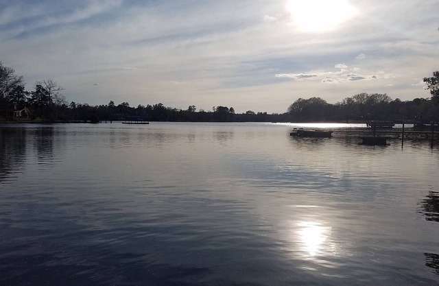 NUEVO LISTADO - Hermosa casa frente al lago en el lago Murray