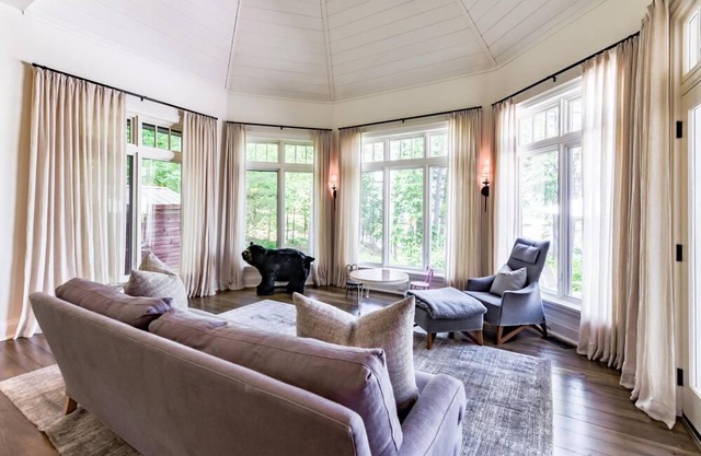 Modern 5 bdrm, 5 bath cottage on Lake Rosseau! Incredible 200' Beach Waterfront!