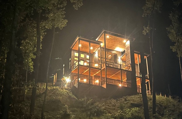 Modern Cabin in Blue Ridge -- August & Fall Availbility - Bring Your BOAT !!!