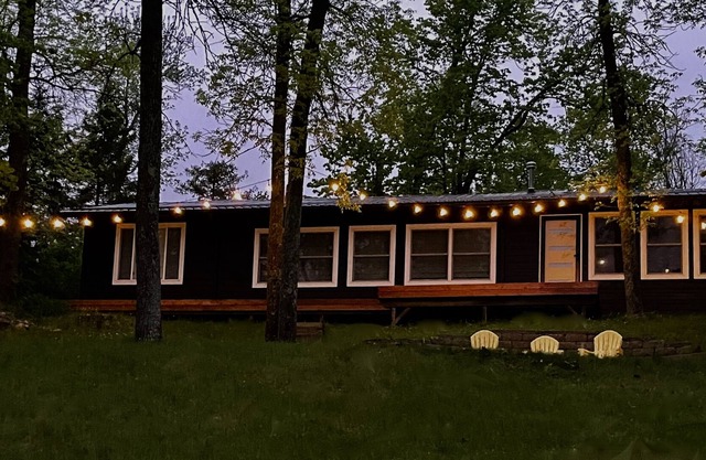 Modern Cabin on Stunning Deer Lake