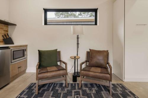 Modern Cabin Peaceful Nature Retreat Sleeps 2