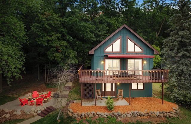 Modern Cabin-Stunning Fall Colors & Mtn Views-Hot Tub-Game Room-FirePit-Dogs!