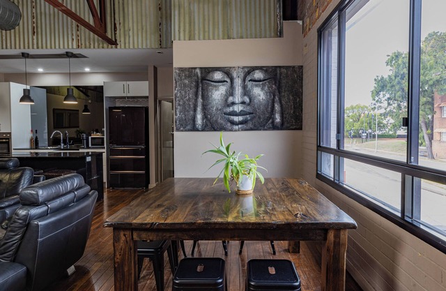 Modern CBD Apartment | Stylish