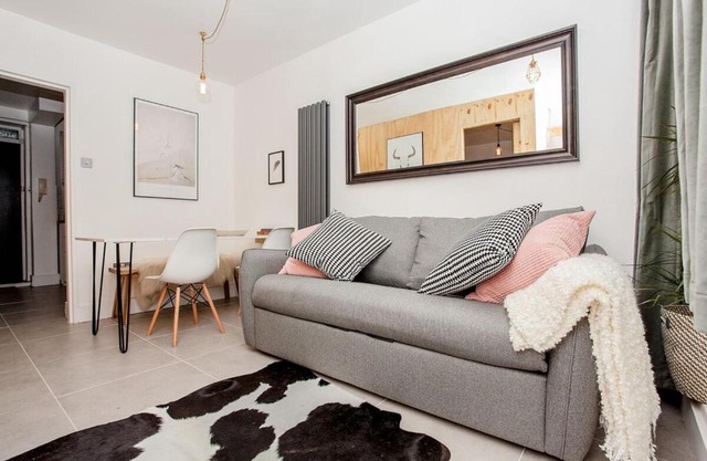 Modern Central 1BD Flat in Clerkenwell - sleeps 4!
