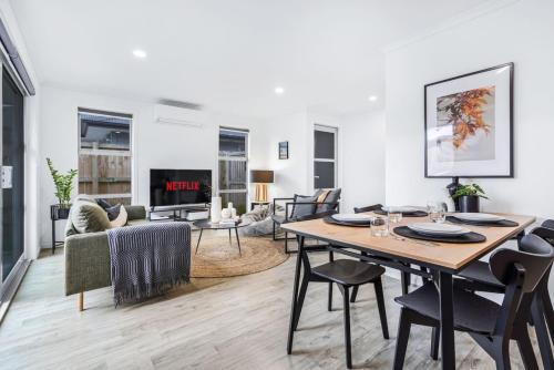 Modern, Central and Classy - By KOSH BNB