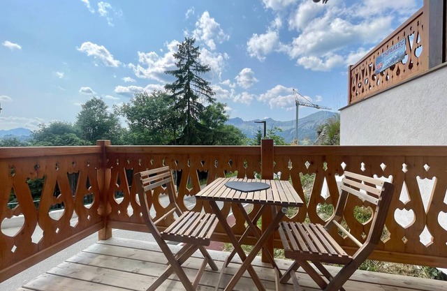Chalet moderno para 4 pers con terraza, altillo y aparcamiento