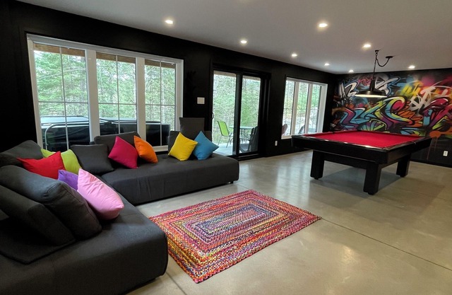 Modern chalet in solid wood. The perfect lakeside family getaway