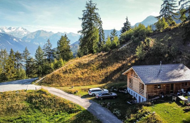Modern chalet surrounded by nature in Vercorin