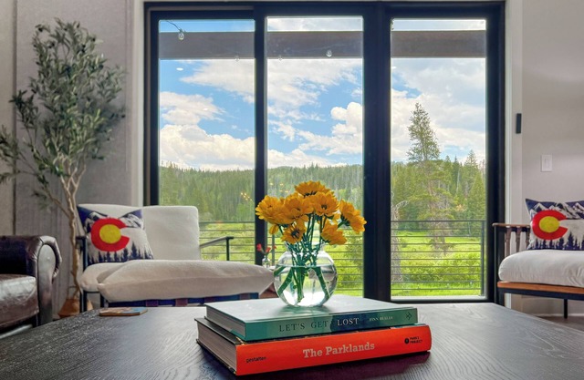 Pet-friendly chalet w/ rooftop deck & fire pit