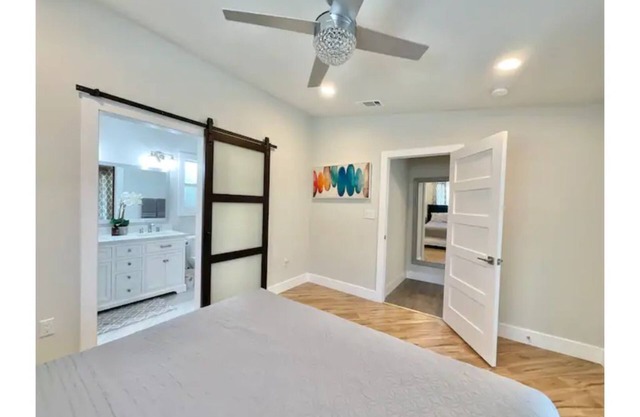 Modern Chic Cozy ★ Beautiful Newly Renovated Home 5 min from The Domain