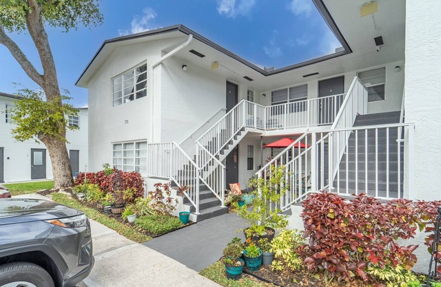 Modern Chic Getaway - Sleeps 11 - Palmwavestays