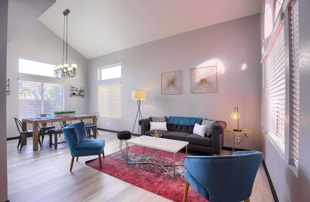 🌴🌞❤️Modern Chic House w/ SwimSpa♨️4br 3ba, 5⭐location 10min➡️Strip, 5min to 🛬