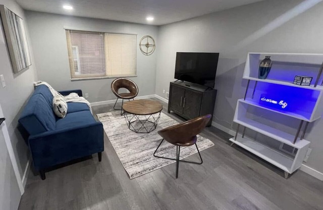 Modern Chic in Old Town East