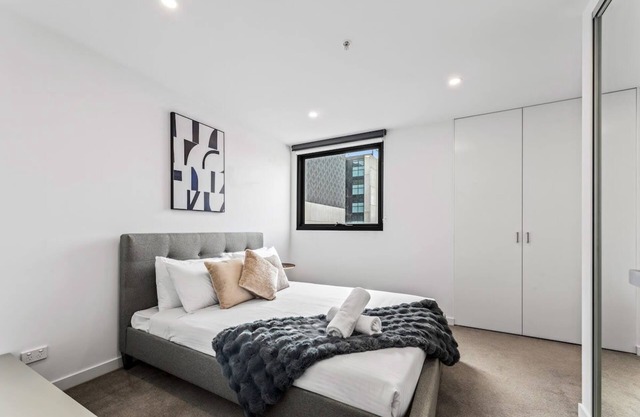 Modern Chic Retreat - 2 BR Apartment Hawthorn
