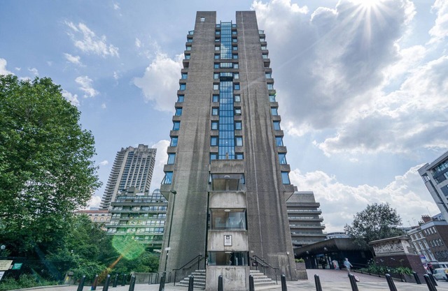 Modern City 1BR with Concierge, 2 min to Barbican station, by Blueground