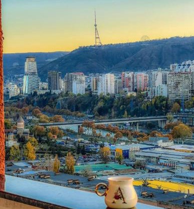 Modern City-Center Apartment with Balcony & Free Parking
