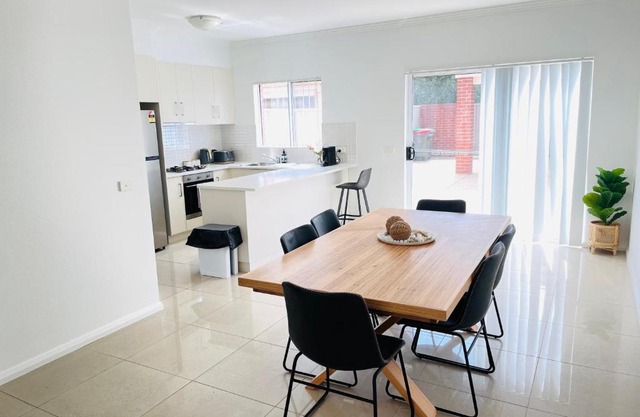 Modern City Townhouse with all the Comforts