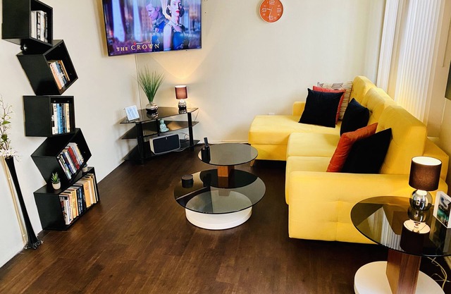 Modern, Clean and Homey APT by the Beach!