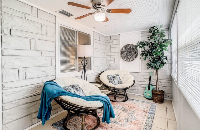 Modern, Clean & Cozy