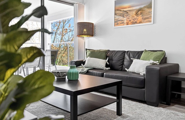 Modern Coastal Retreat 2BR Apt in Rockingham