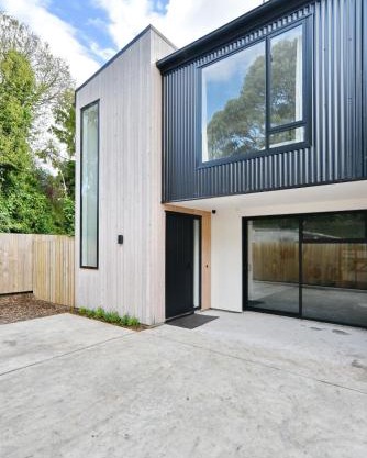 Modern Comfort 2BR Townhouse Near CBD - Christchurch Holiday Homes