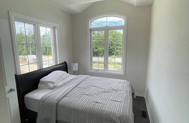 Modern Comfort in Richmond Hill: 3BD Home