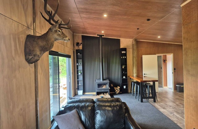 Modern Comfort in Collingwood - Brand New Holiday Home