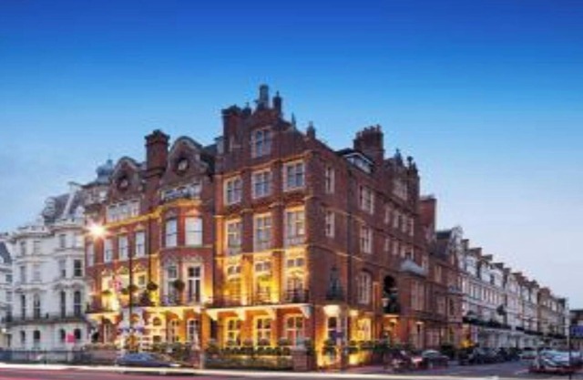 Modern Comfort Meets Classic Charm in South Kensington