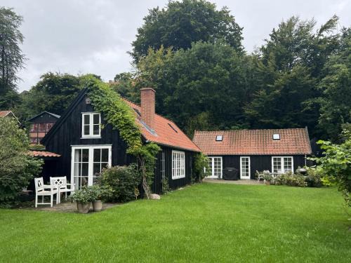 Modern Comfort With Nostalgia In Mols