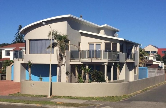 Casa moderna, cómoda, junto a la playa.