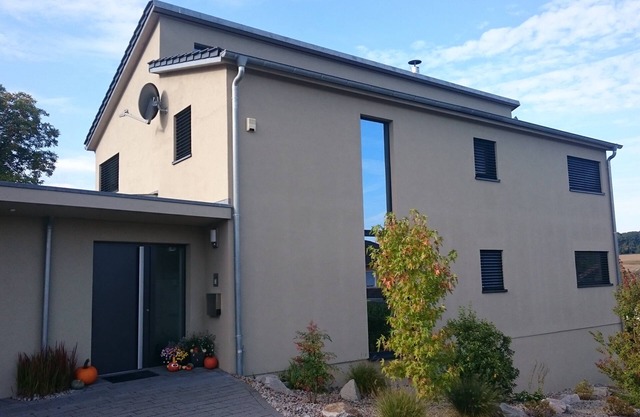 Apartamento moderno y confortable con terraza y entrada privada.