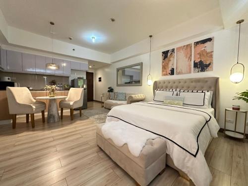 Modern Condo at The Venice Luxury Mckinley Hill