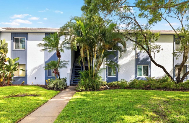Modern Condo on the lake! Oldsmar, FL