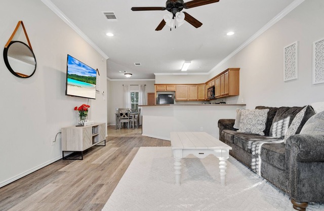 Modern Condo walking distance to Texas Tech w/full kitchen!