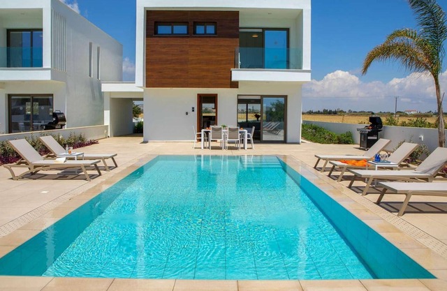 Modern, contemporary villa close to the coast