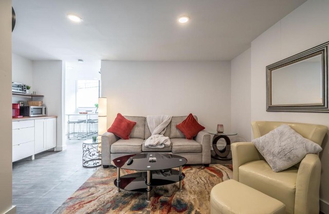 Modern Contemporary 2 Bedroom Suite