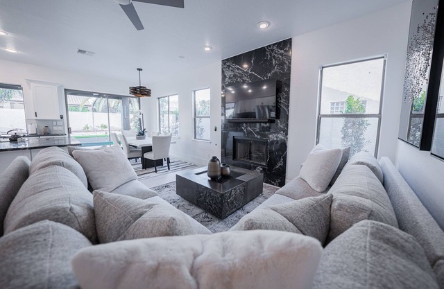 Modern Contemporary Showpiece w/Pool, Hot Tub, & Game Room!