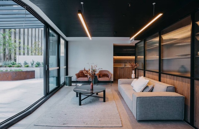Modern Convenient 2-BR with Lakeside View