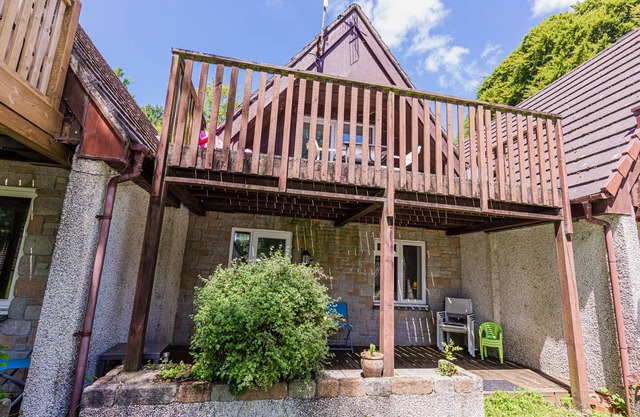 Modern cornwall countryside lodge with pool access