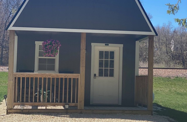 Modern Cottage Cabin, private area with pond, fishing nearby, swimming and more