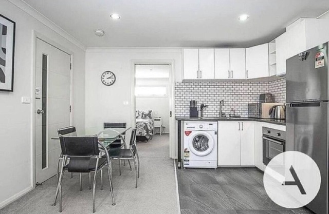 Modern cottage central location