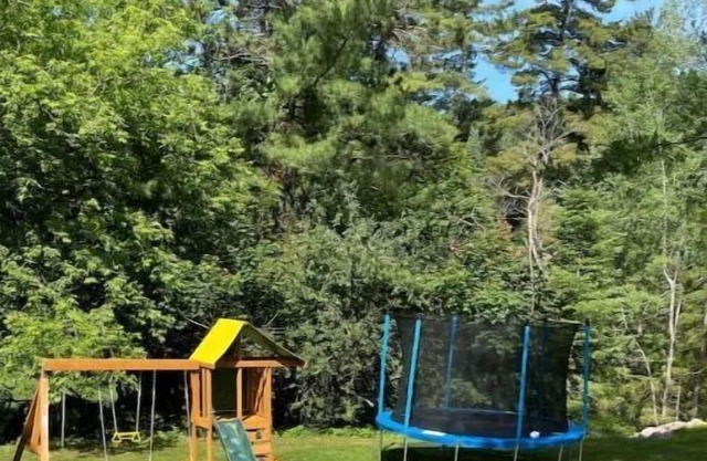Modern Cottage Mins to town/SkidooATV trails/beach