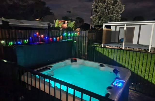 Modern cottage near beach with spa tub and outdoor entertainment area
