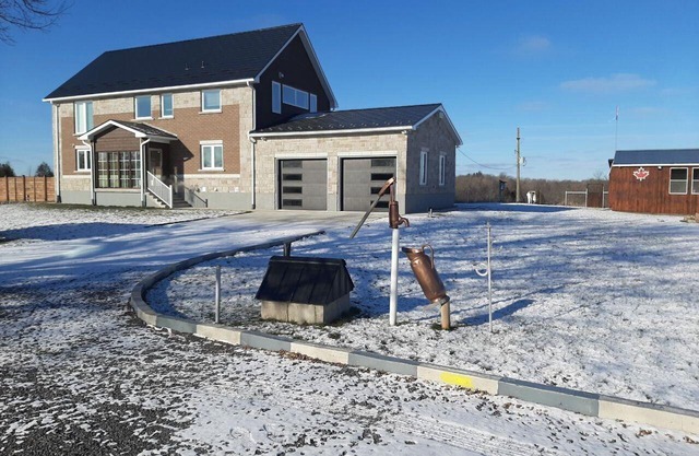 Modern Cottage Retreat on Farm Land w/ Hot Tub
