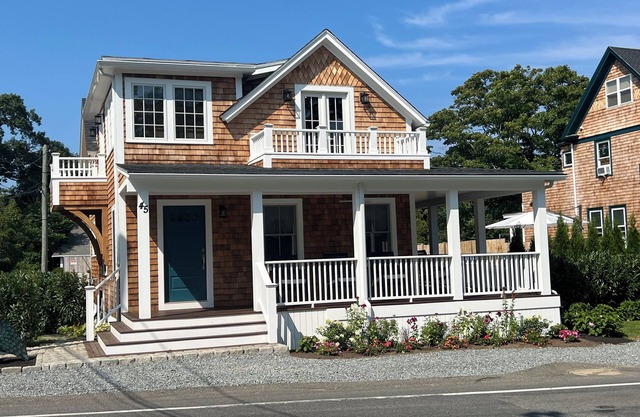 Modern Cottage Walk To Town & Beach