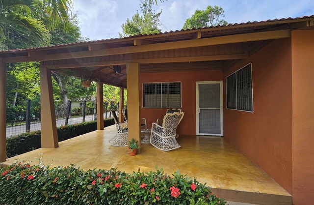 Modern Countryside Villa/4-Bdrm/3 Bath/ AC/ WiFi/Cable/up to 15 ppl